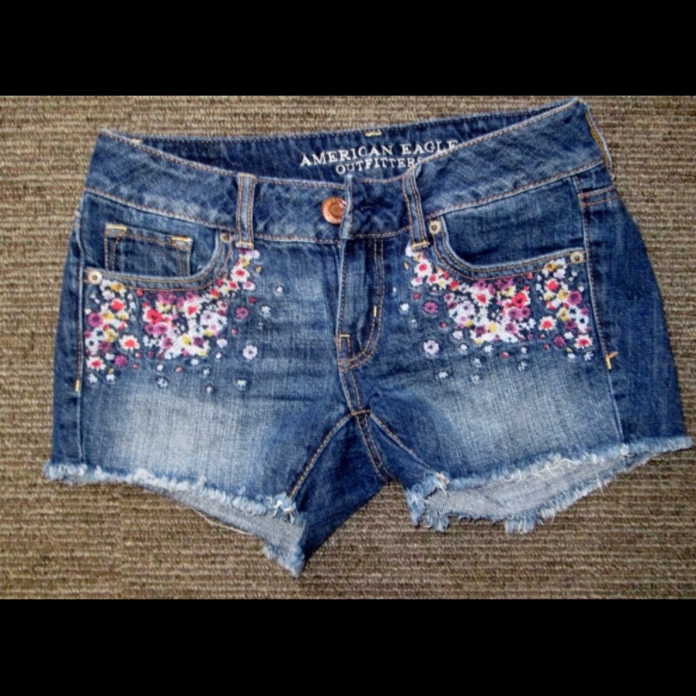 American Eagle Shorts with embroidery